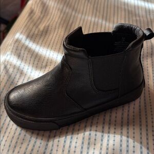 Black Ankle Boot old navy, kids black size 12.